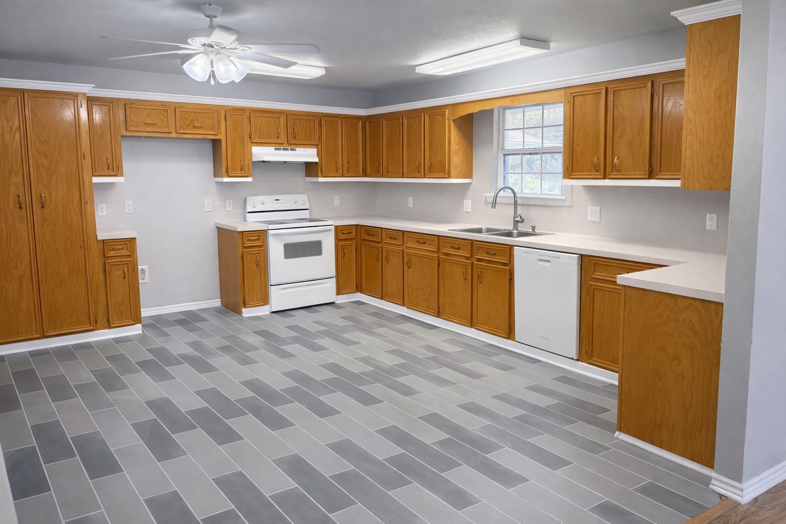 182 Oak Terrace Seguin TX.78155